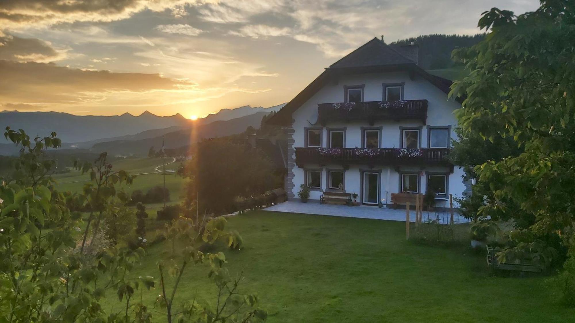 Schweizer Hof Apartamento Tamsweg Exterior foto